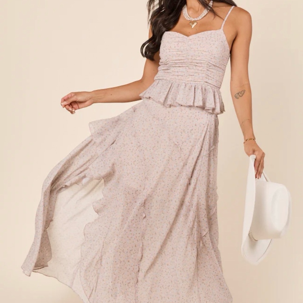 NWOT! Adorable Neutral Floral Tank and Skirt Set